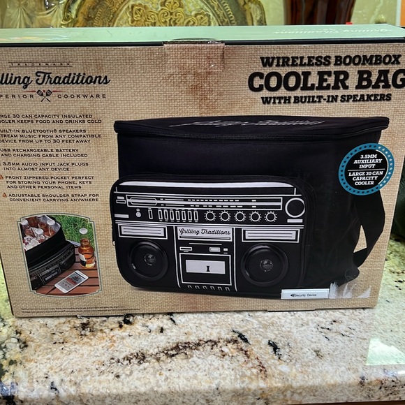 **New In Box** Grilling Traditions Wireless Boombox Cooler Bag - Picture 3 of 6